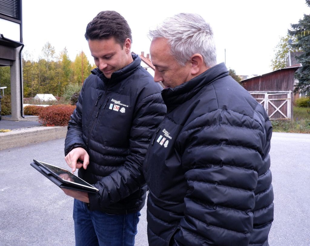 Bilde av Jan Martin og Anders utendørs